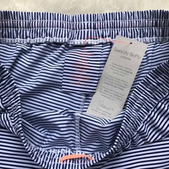 Sweaty Betty Retro Rash Guard Crop Top + Surfs Up Board Shorts (Bundle!) - Picture 10 of 10